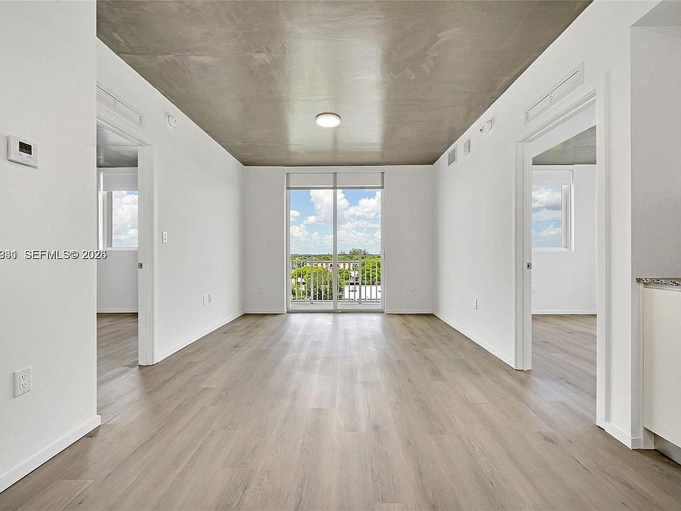 1st image of 475 NE 125th St #501