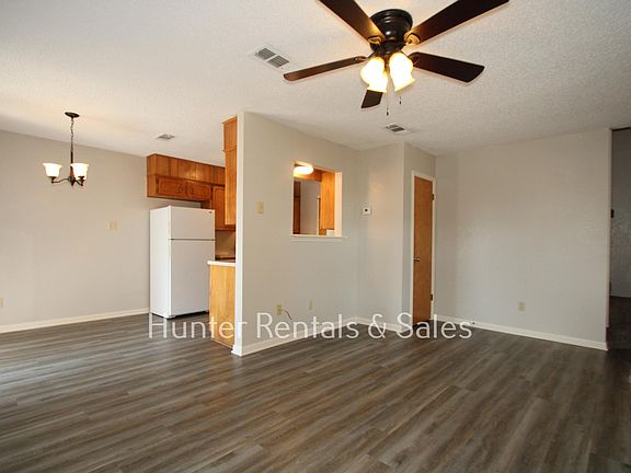 4th image of 3903 Hereford Ln APT A