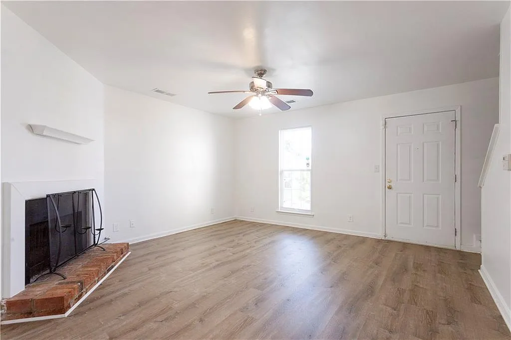 2 bed, 2.5 bath, 1092 sqft, $1,700 — Photo 2