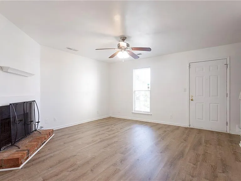 1585 Springleaf Point SE — Photo 2