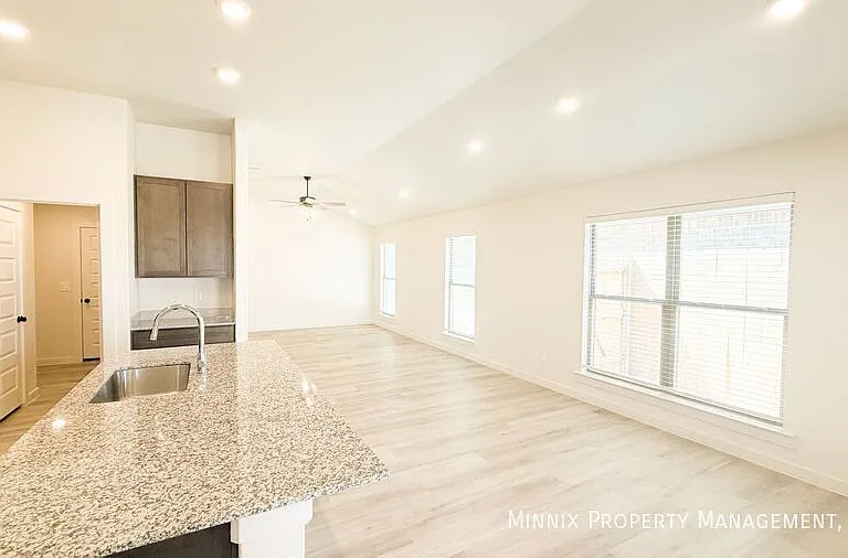 1208 Cottonwood Ave — Photo 14