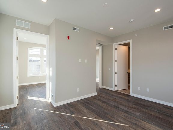 4th image of 1340 S 13th St Unit 3E