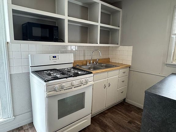 2nd image of 501 W Market St #D