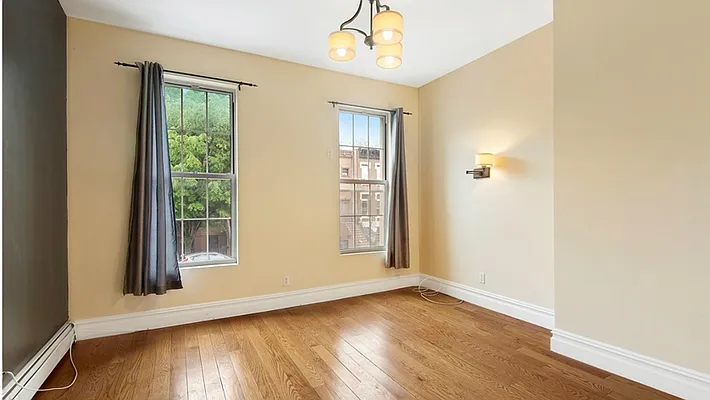 Rented by Park Property Advisors | media 16