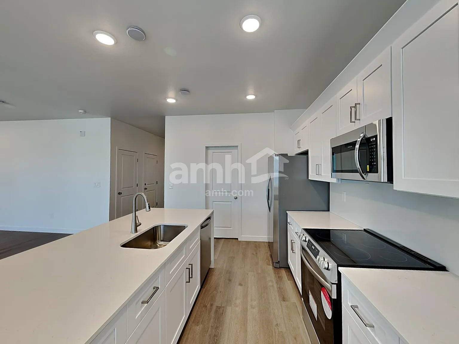 4 bed, 2.5 bath, 2220 sqft, $2,350 — Photo 3