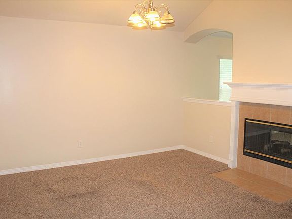 3rd image of 220 Silverbrook Ln