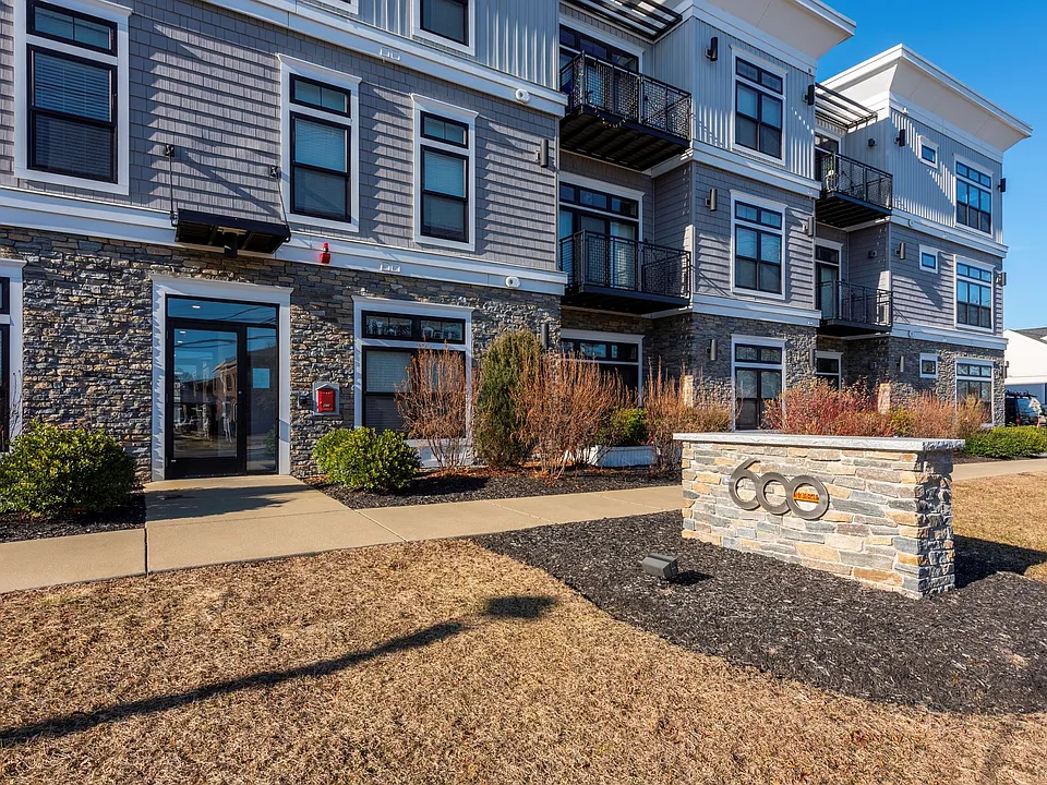 598 North Ave
