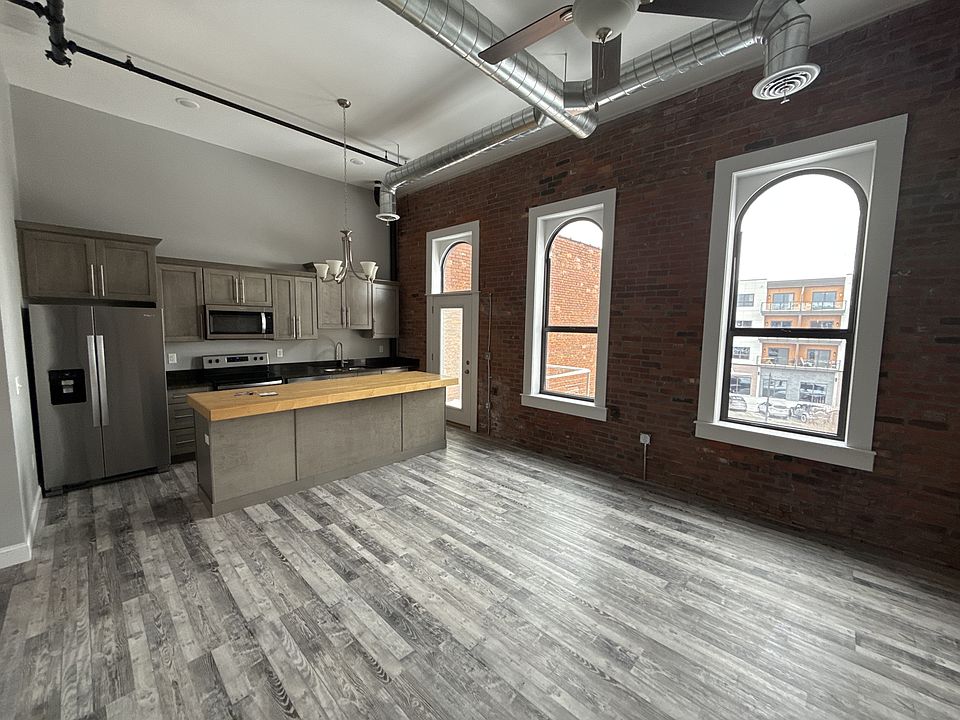 1st image of 218 Huron Ave #302