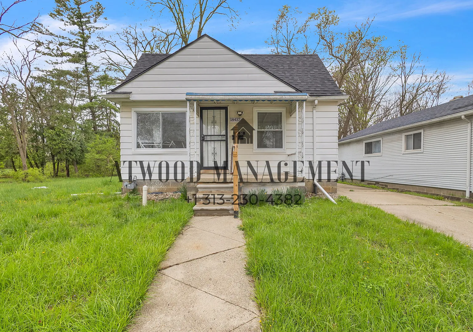 This beautifully updated 3-bedroom, 1-bath single-family home is ready for move-in! — Photo 1