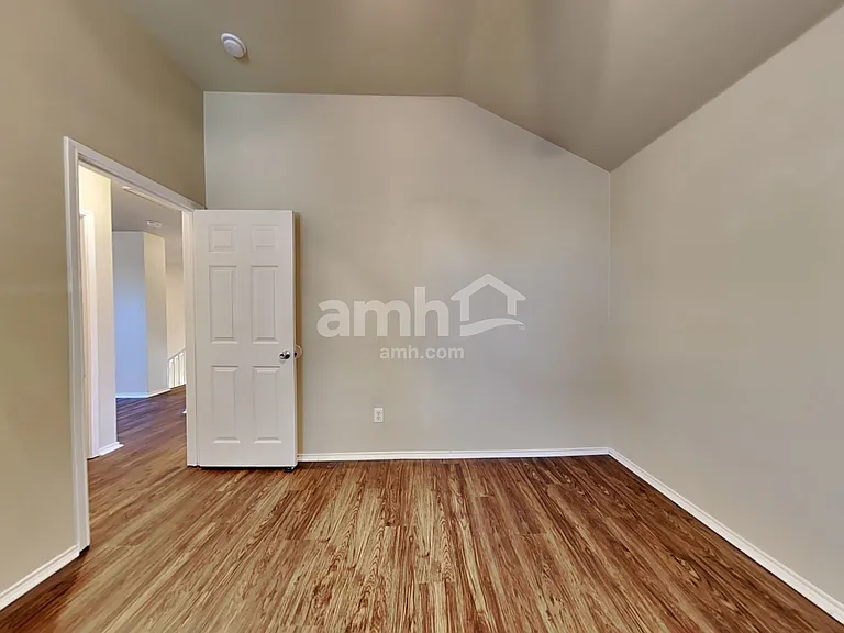 421 Hackberry Dr — Photo 23