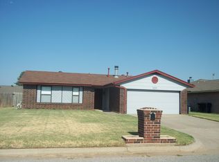 209 Harrogate Dr, Yukon, OK 73099