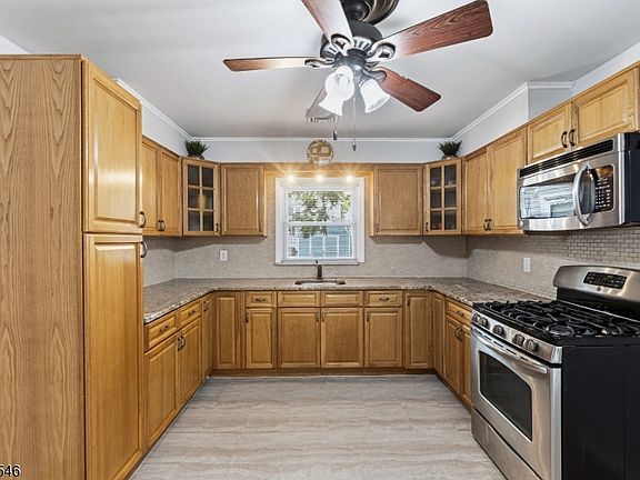 2nd image of 555 Riverside Dr