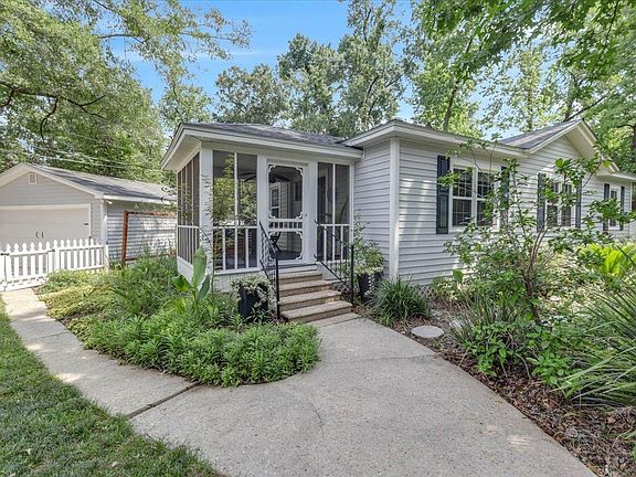 3rd image of 501 Collins Dr