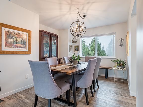 5th image of 5617 Curtis Pl
