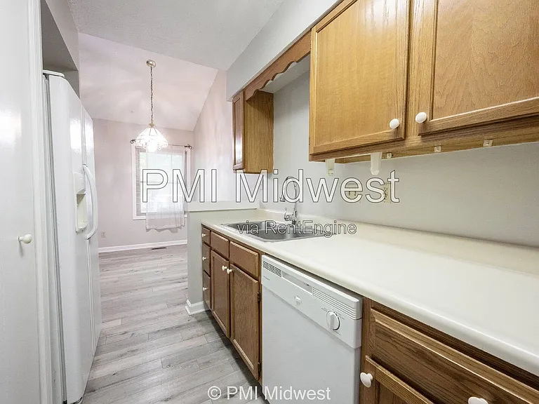 120 E King St — Photo 11