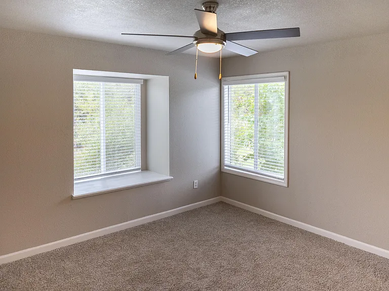 Sierra Oaks — Photo 60