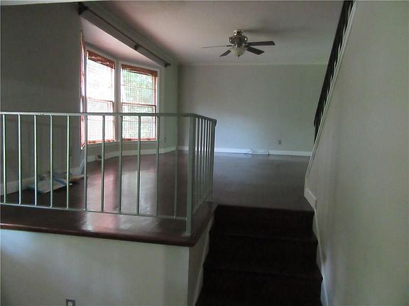 3rd image of 1746 N Rayview Dr