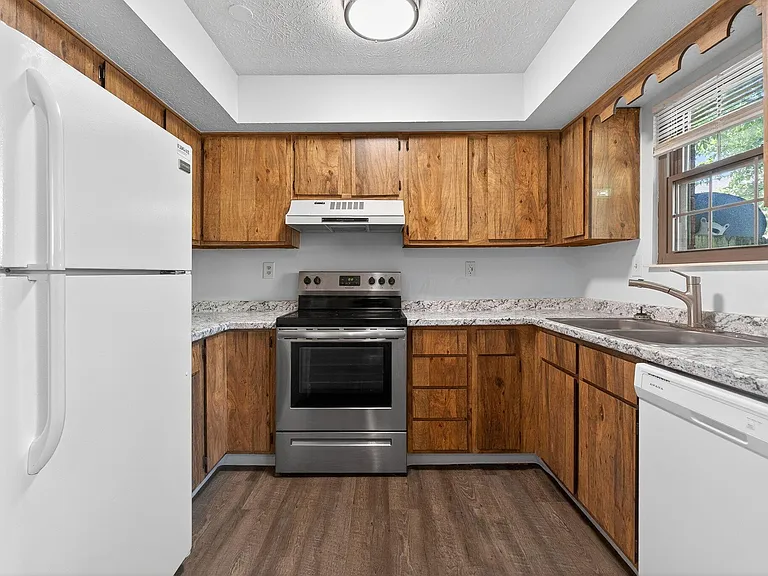 6477 Brookedge Ct — Photo 13