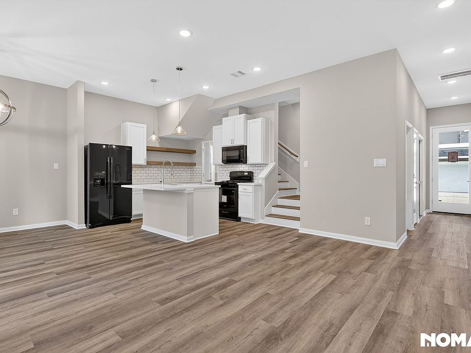 1st image of 208 Clark Meadows Ln