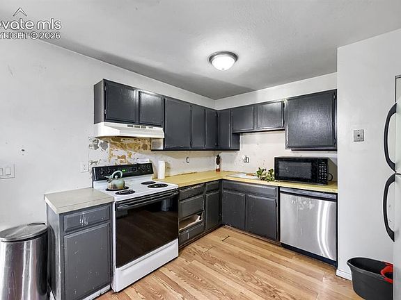 5th image of 93 Regency Blvd