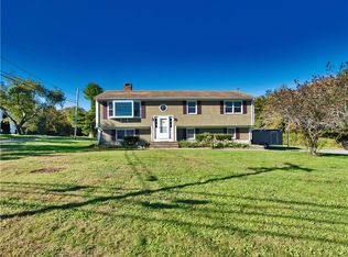 1121 Stafford Rd, Tiverton, RI 02878