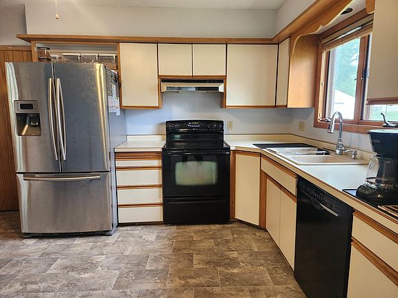 3rd image of 3119 Hillcrest Dr