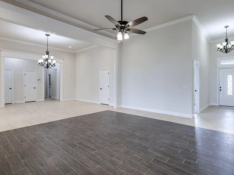 9305 SW 34th St — Photo 3