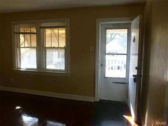 4th image of 9443 Roslan Pl