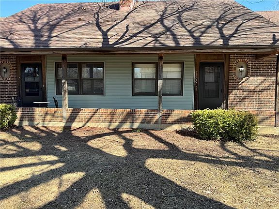 3rd image of 2200 Twin Oaks Dr