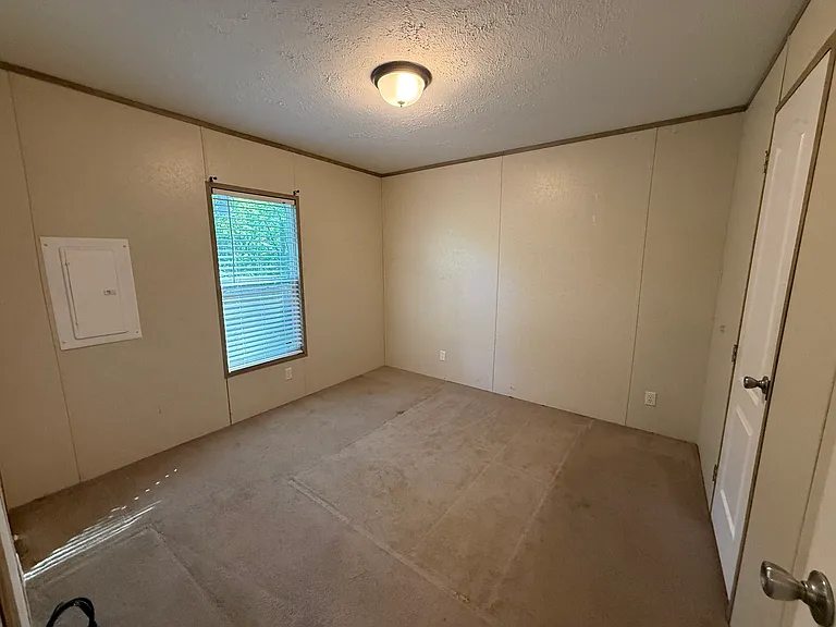 4719 Middle Rd — Photo 4