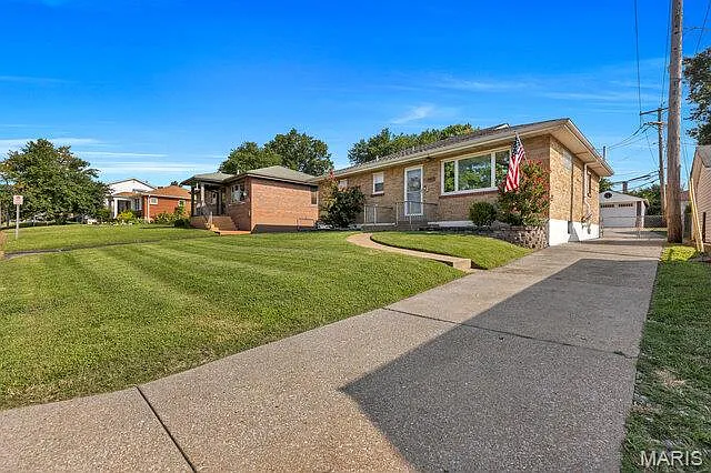 3915 Blow St photo 1