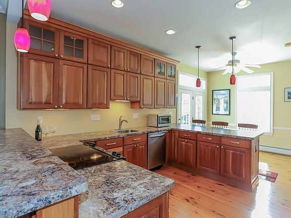 2nd image of 131 Merrimac St #2