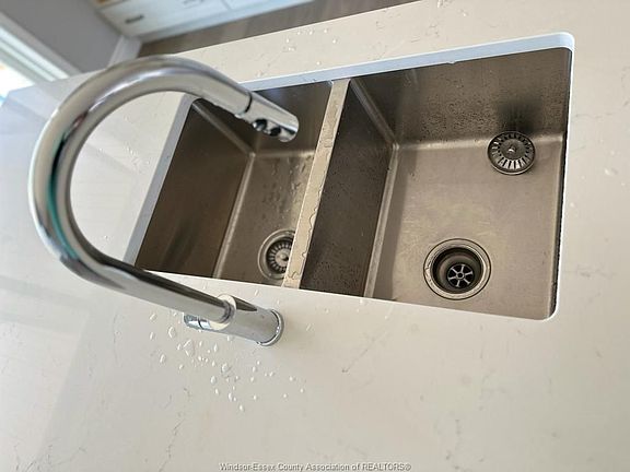 5th image of 67 Kingsbridge Dr
