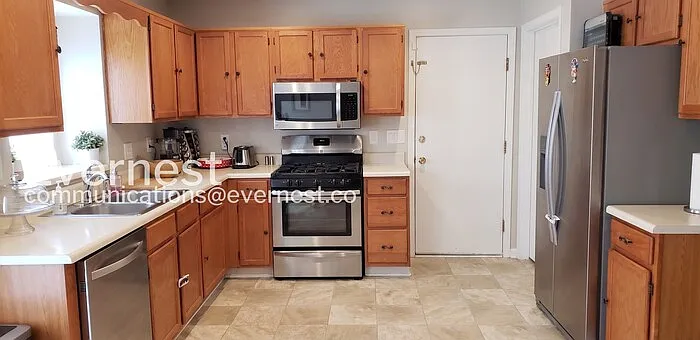 3 bed, 2.5 bath, 1780 sqft, $2,395 — Photo 3