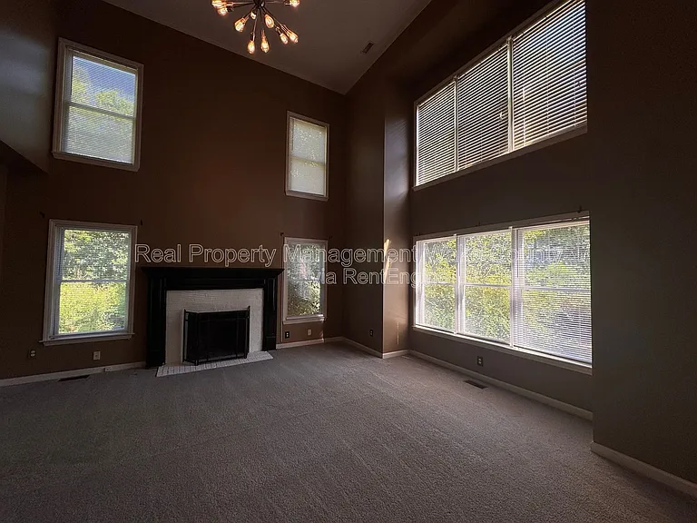 102 Powder Mill Ct — Photo 11