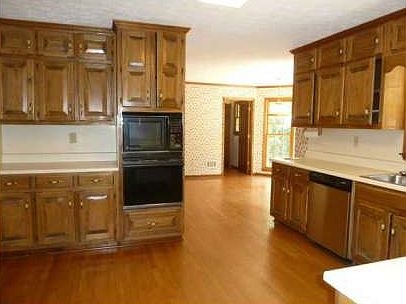 2nd image of 2110 Monticello Pl
