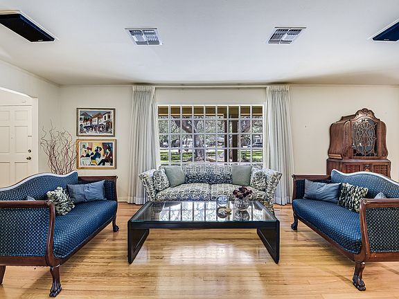 3rd image of 118 Moss Dr
