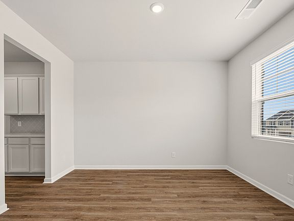4th image of 809 Pelham Way