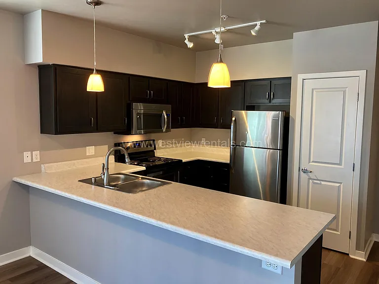 203 E Laurel St — Photo 52