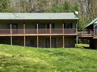 150 Rhododendron Ln, Fancy Gap, VA 24328