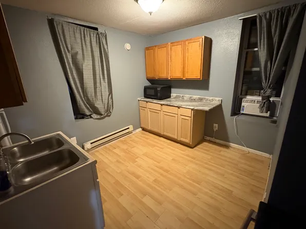 300 1st St S, Montgomery, MN