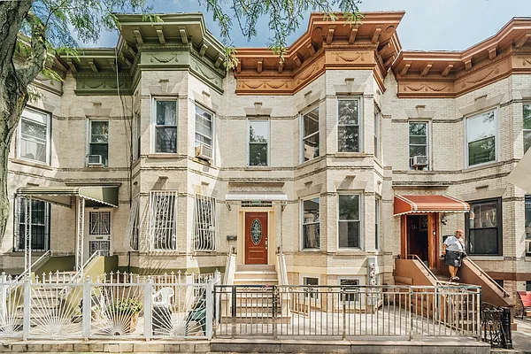 Rented by Voro, LLC | media 34