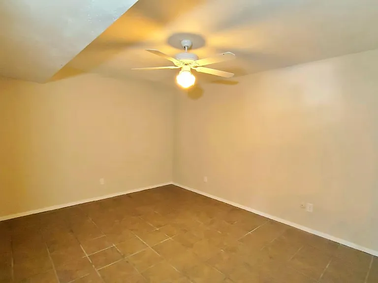 33 Nantucket Dr — Photo 10