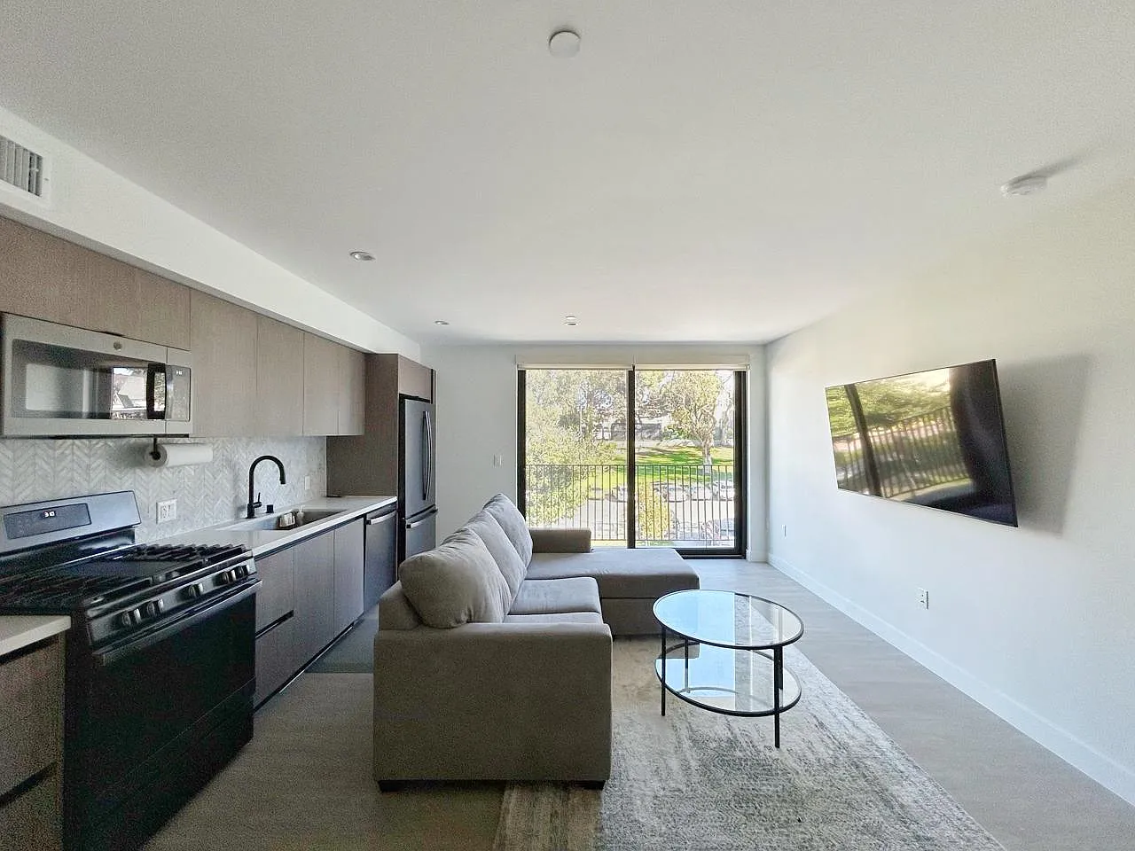 1 bed, 603 sqft, $3,500 — Photo 4