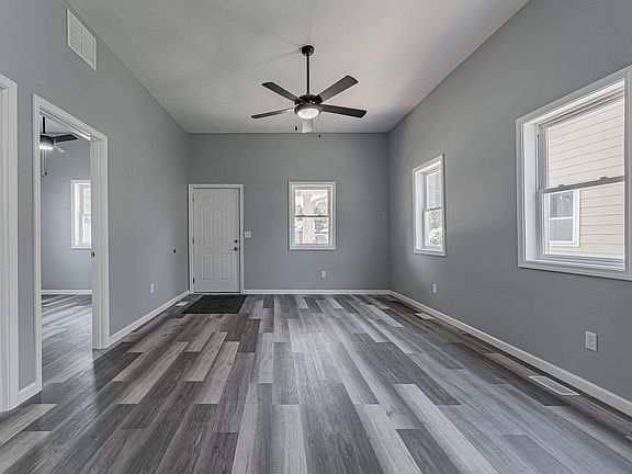 4th image of 1116 Broadway St