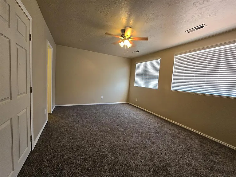 270 S Donlee Dr #10 — Photo 8