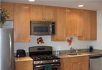 Fully equipped kitchen with 42" cabinets
