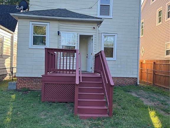 2nd image of 3 E Blake Ln