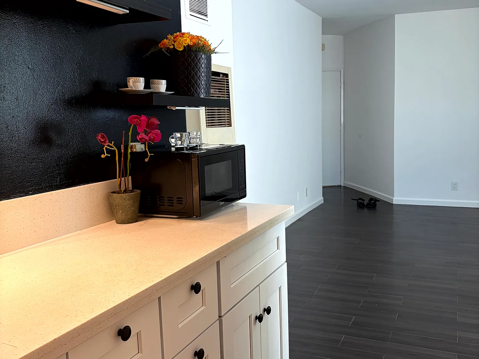 Studio, 400 sqft, $1,750 — Photo 2