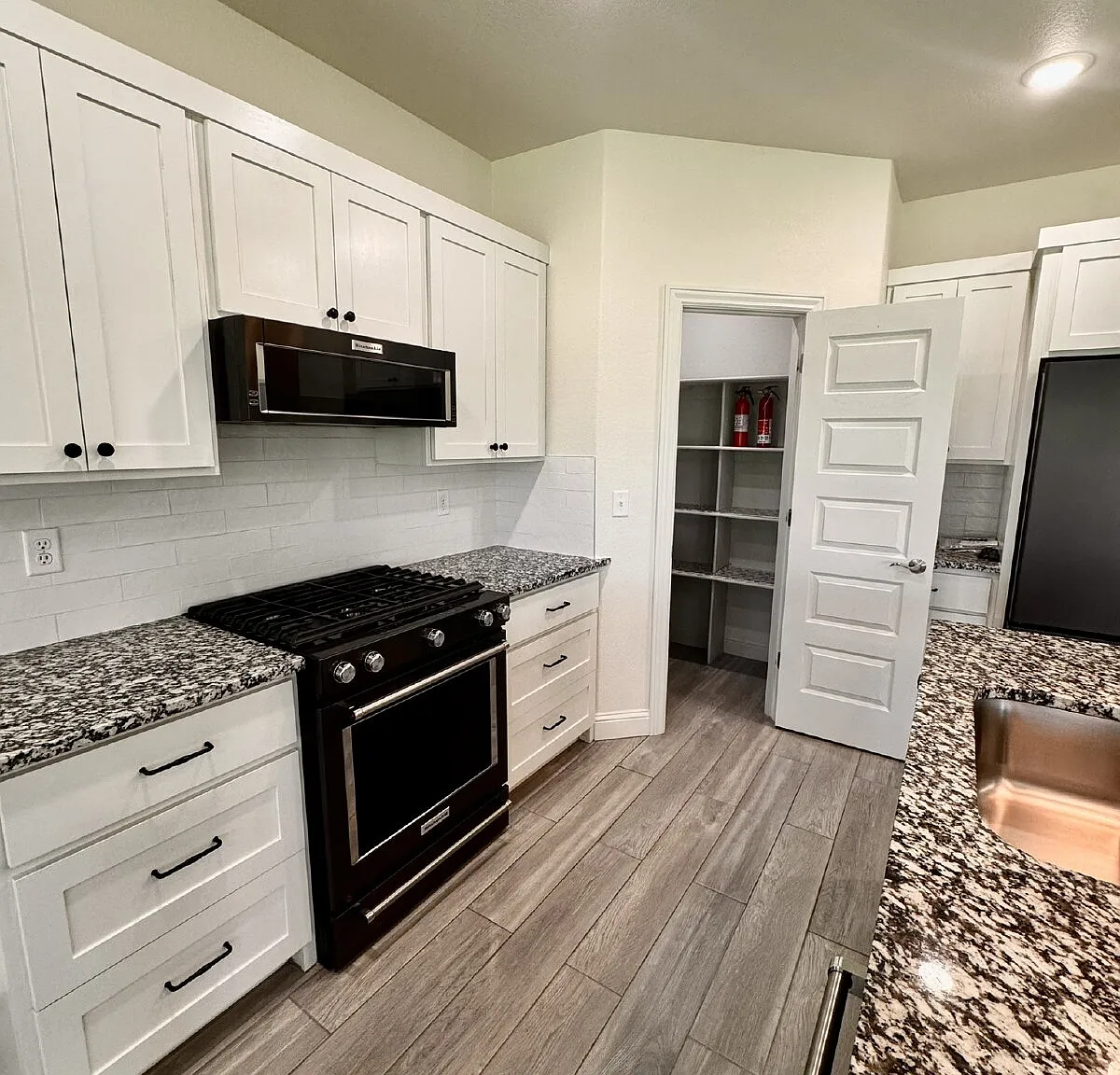 4 bed, 2.0 bath, 1869 sqft, $1,998 — Photo 4